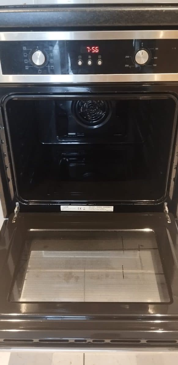 Oven cleaning included in end of tenancy cleaning London
